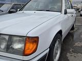Mercedes-Benz E 200 1994 годаүшін2 100 000 тг. в Актобе – фото 3