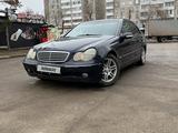 Mercedes-Benz C 320 2000 года за 2 600 000 тг. в Астана – фото 2