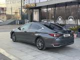Lexus ES 300h 2022 года за 23 500 000 тг. в Шымкент – фото 5