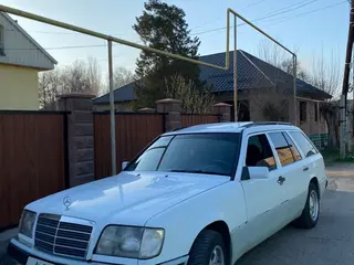 Mercedes-Benz E 230