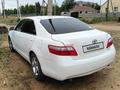 Toyota Camry 2009 года за 6 000 000 тг. в Актобе – фото 2