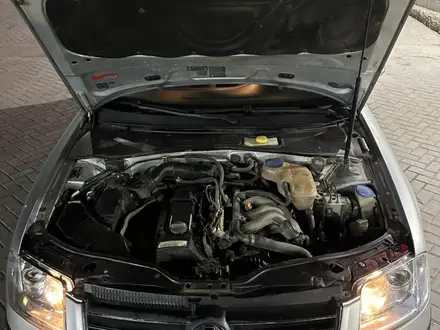 Volkswagen Passat 2004 года за 3 000 000 тг. в Алматы – фото 9