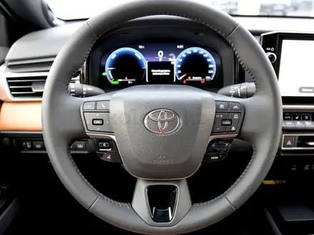 Toyota Camry Luxe eCVT 2026 года за 24 190 000 тг. в Шымкент – фото 12