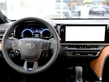 Toyota Camry Luxe eCVT 2026 года за 24 190 000 тг. в Шымкент – фото 9