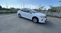 Toyota Camry 2015 года за 10 000 000 тг. в Атырау – фото 2