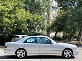 Mercedes-Benz E 320 2000 года за 6 500 000 тг. в Шымкент – фото 3