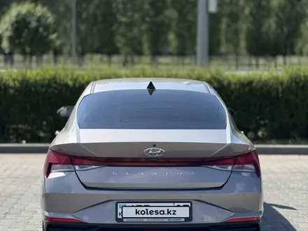 Hyundai Elantra 2022 года за 8 290 000 тг. в Кокшетау – фото 4
