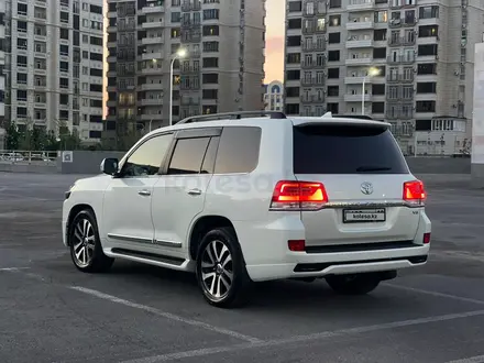 Toyota Land Cruiser 2017 года за 32 000 000 тг. в Шымкент