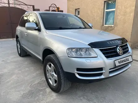 Volkswagen Touareg 2004 года за 4 600 000 тг. в Шымкент – фото 2