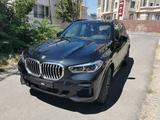 BMW X5 2021 года за 42 500 000 тг. в Шымкент – фото 2
