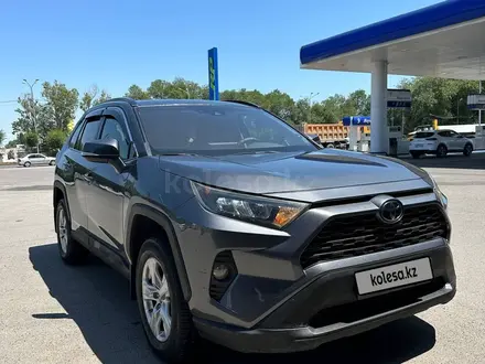 Toyota RAV4 2019 года за 13 300 000 тг. в Алматы – фото 3