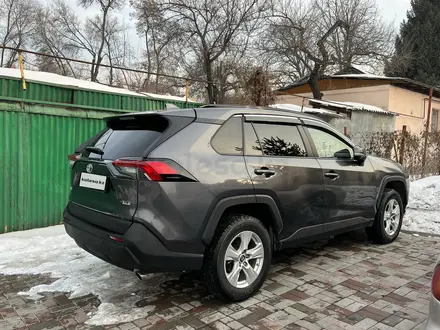 Toyota RAV4 2019 года за 13 300 000 тг. в Алматы