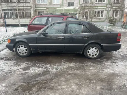 Mercedes-Benz C 220 1993 года за 1 800 000 тг. в Астана – фото 4