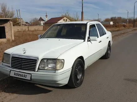 Mercedes-Benz E 200 1992 года за 900 000 тг. в Караганда – фото 2