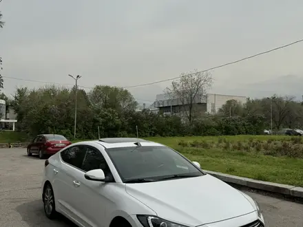 Hyundai Elantra 2018 года за 9 800 000 тг. в Алматы – фото 3