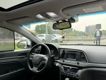 Hyundai Elantra 2018 года за 9 800 000 тг. в Алматы – фото 10