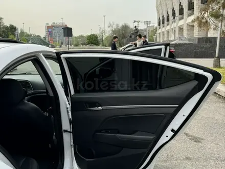 Hyundai Elantra 2018 года за 9 800 000 тг. в Алматы – фото 16