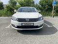 Volkswagen Passat 2012 года за 6 500 000 тг. в Атырау – фото 2