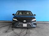 Toyota Camry 2020 года за 7 394 250 тг. в Шымкент – фото 2