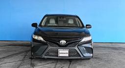 Toyota Camry 2020 года за 7 394 250 тг. в Шымкент – фото 2