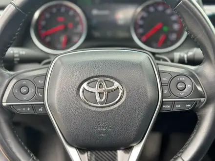 Toyota Camry 2018 года за 15 000 000 тг. в Алматы – фото 4