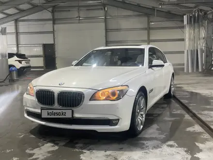 BMW 750 2010 года за 9 100 000 тг. в Алматы – фото 23