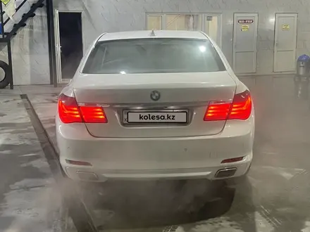 BMW 750 2010 года за 9 100 000 тг. в Алматы – фото 3