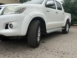 Toyota Hilux 2014 года за 12 000 000 тг. в Караганда – фото 2