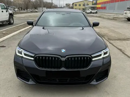 BMW 530 2022 года за 32 000 000 тг. в Атырау – фото 2