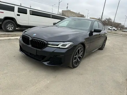 BMW 530 2022 года за 32 000 000 тг. в Атырау – фото 4