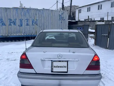 Mercedes-Benz C 200 1995 года за 2 000 000 тг. в Астана – фото 2