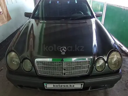 Mercedes-Benz E 230 1996 года за 2 900 000 тг. в Алматы
