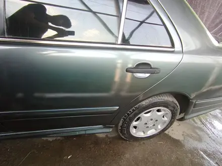 Mercedes-Benz E 230 1996 года за 2 900 000 тг. в Алматы – фото 19