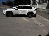 Toyota RAV4 2022 года за 18 000 000 тг. в Актау