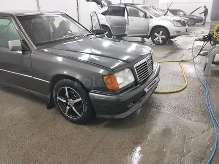 Mercedes-Benz E 220 1994 года за 2 000 000 тг. в Усть-Каменогорск – фото 5