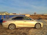 Toyota Camry 2015 года за 7 000 000 тг. в Уральск – фото 2