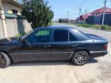 Mercedes-Benz E 220 1993 года за 1 330 000 тг. в Шымкент – фото 2