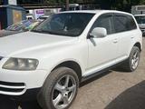 Volkswagen Touareg 2005 года за 4 500 000 тг. в Алматы – фото 2