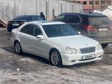 Mercedes-Benz C 240 2001 года за 2 900 000 тг. в Астана – фото 2