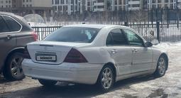 Mercedes-Benz C 240 2001 года за 2 550 000 тг. в Астана – фото 4