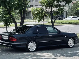 Mercedes-Benz E 280