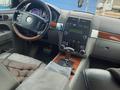 Volkswagen Touareg 2005 года за 4 600 000 тг. в Актобе – фото 4