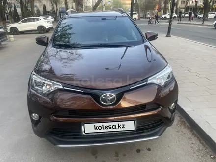 Toyota RAV4 2018 года за 11 500 000 тг. в Алматы