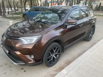 Toyota RAV4 2018 года за 11 500 000 тг. в Алматы – фото 3