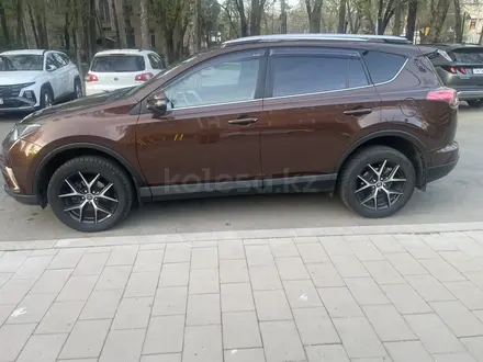 Toyota RAV4 2018 года за 11 500 000 тг. в Алматы – фото 9
