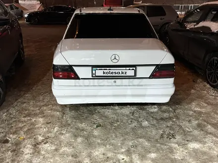 Mercedes-Benz E 200 1990 года за 1 500 000 тг. в Астана – фото 2