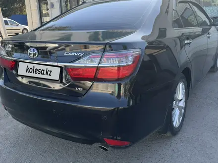 Toyota Camry 2017 года за 13 700 000 тг. в Актобе – фото 6