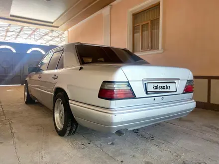 Mercedes-Benz E 200 1994 года за 3 000 000 тг. в Туркестан – фото 4
