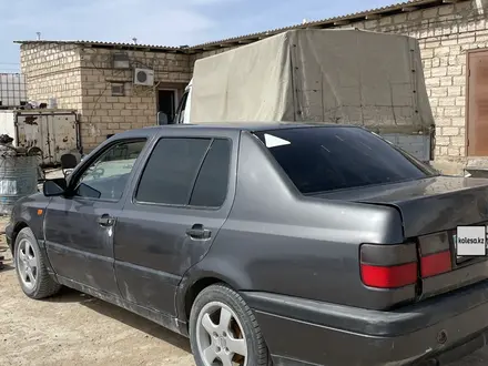 Volkswagen Vento 1996 года за 550 000 тг. в Жанаозен – фото 4