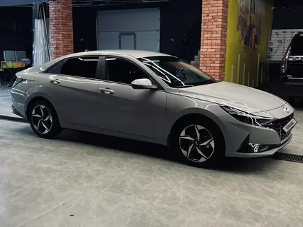 Hyundai Elantra 2023 года за 11 000 000 тг. в Атырау – фото 2